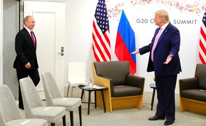 На фото (слева направо): президент России Владимир Путин и президент США Дональд Трамп