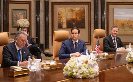 На фото: посол США на Ближнем Востоке Стив Уиткофф(слева), госсекретарь США Марко Рубио,и советник по национальной безопасности Майк Уолтц