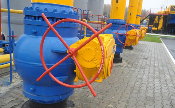 Немцам нужен российский газ, а «Газпрому» - его собственность в Германии. Для начала
