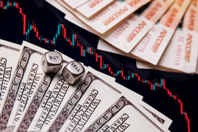 Прогноз курса доллара до конца апреля: пока торговые войны в помощь рублю