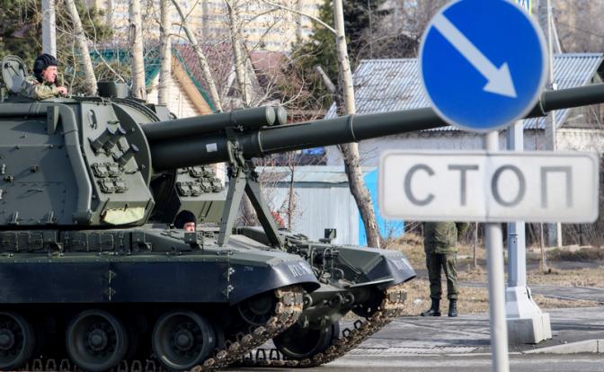 На фото: самоходная гаубица 2С19 «Мста-С» во время репетиции парада Победы в Екатеринбурге.