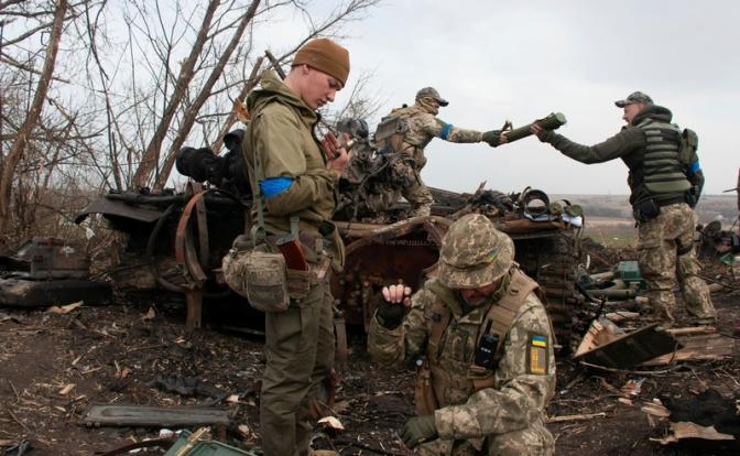 На фото: украинские военнослужащие.