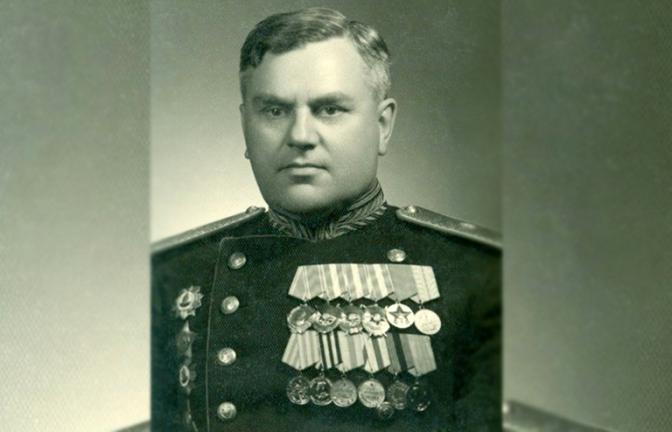 На фото: начальник разведотдела Юго-Западного фронта генерал-майор Александр Рогов.