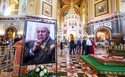На фото: прощание со скульптором Зурабом Церетели в Москве
