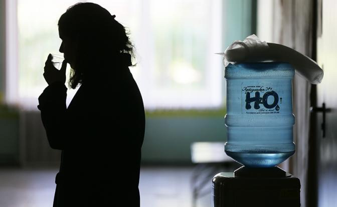 Эксперт сказала, сколько воды должны пить подростки перед ЕГЭ