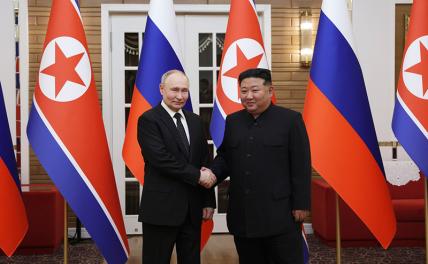На фото: президент РФ Владимир Путин и лидер КНДР Ким Чен Ын (слева направо)