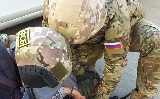 В Челябинске ФСБ задержала мошенников, выдававших себя за сотрудников спецслужбы