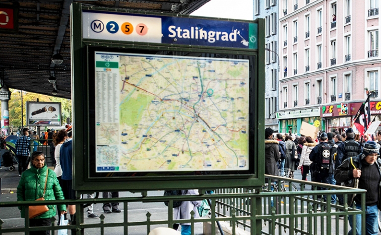 На фото: станция метро "Сталинград" в Париже