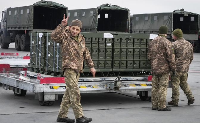 Украинские СМИ: США одобрили поставку военной продукции Киеву