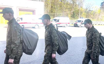 На фото: российские военнослужащие, вернувшиеся из украинского плена.