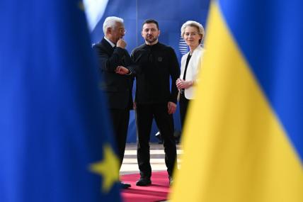На фото: президент Европейского совета Антонио Коста, президент Украины Владимир Зеленский и президент Европейской комиссии Урсула фон дер Ляйен во время встречи в Брюсселе, Бельгия.
