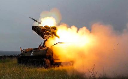 На фото: боевая работа расчета ЗРК "Стрела-10" группировки войск "Север" в зоне специальной военной операции.