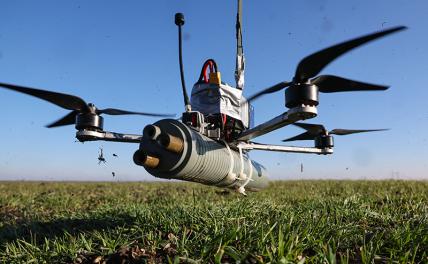На фото: FPV-дрон в зоне проведения СВО.
