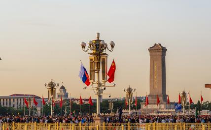 Санакоев: Китай во многом повторяет тот путь, которым должна идти Россия