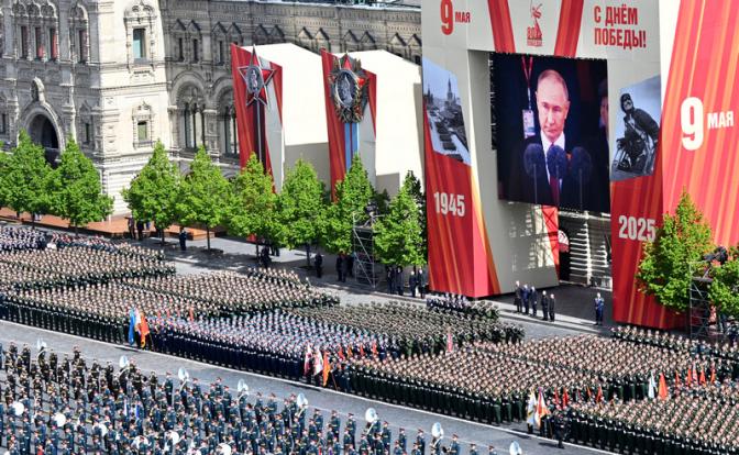 На фото: военнослужащие парадных расчетов во время парада, посвященного 80-й годовщине Победы в Великой Отечественной войне, на Красной площади.
