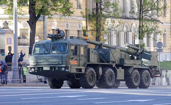 На фото: самоходная артиллерийская установка "Мальва" по пути на парад Победы на Красной площади, посвященный 80-й годовщине Победы в Великой Отечественной войне