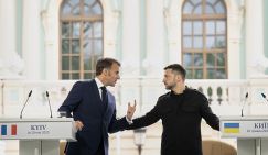 Макрон хотел проснуться в воскресенье героем дня, но Путин не дал ему побыть Наполеоном