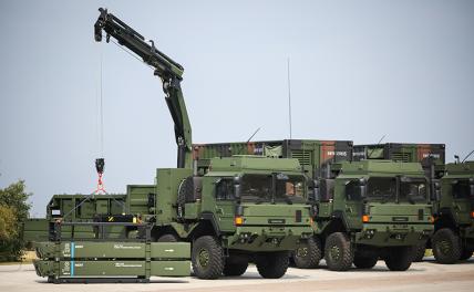 На фото: машины новой системы противовоздушной обороны IRIS-T SLM
