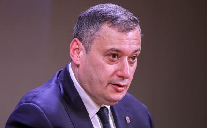 На фото: временно исполняющий обязанности главы Курской области Александр Хинштейн