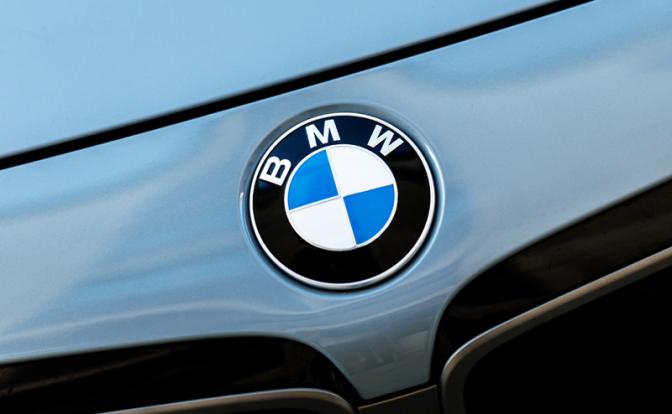 Дрифтовал под окнами правительства: тюменский лихач потерял свой BMW из-за празднования покупки