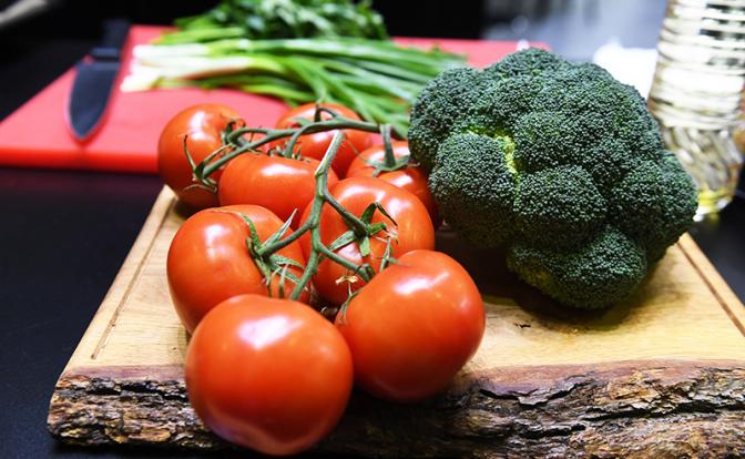 Врач назвал три продукта, блокирующие начало рака