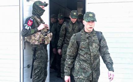 На фото: российские военнослужащие, вернувшиеся из украинского плена