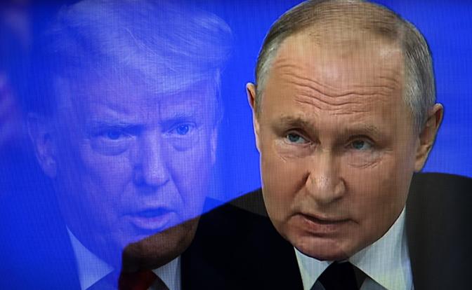 На фото: Президент РФ Владимир Путин и президент США Дональд Трамп