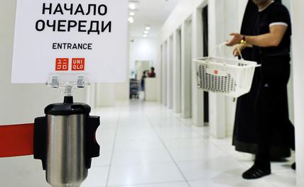 Извращенец в стрингах оголялся перед детьми в примерочной бутика в Сургуте