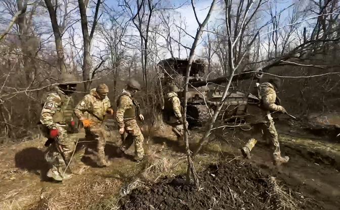 «Шли на свой опорник – а пришли к русским в плен»: Южно-Донецкий фронт ВСУ посыпался после потери Богатыря