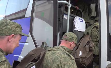 На фото: освобожденные из украинского плена военнослужащие