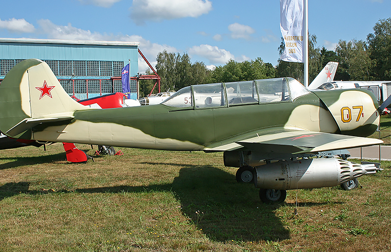 На фото: Як-52Б
