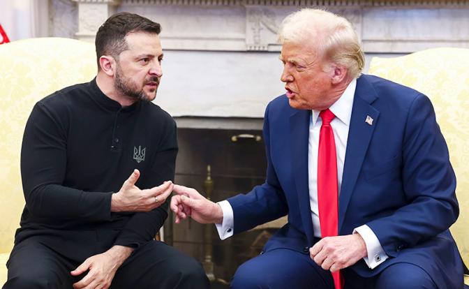 На фото (справа налево): президент США Дональд Трамп и президент Украины Владимир Зеленский.