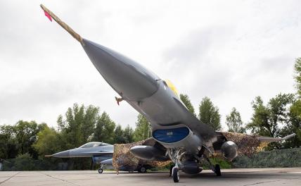 На фото: самолеты F-16 уже на Украине