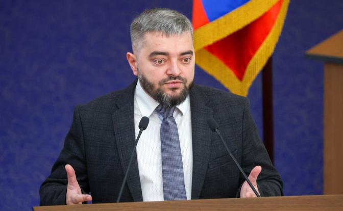 На фото: депутат новосибирского горсовета Игорь Украинцев.