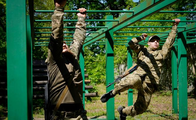 На фото: украинские новобранцы.