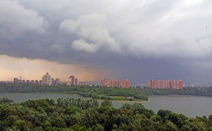Москвичей предупредили о сильном ветре и грозах