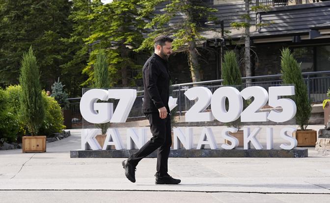 На фото: президент Украины Владимир Зеленский на саммите Группы семи (G7).