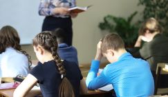 Учителей заставят «ходить строем», а потом заменят «цифровым педагогом»