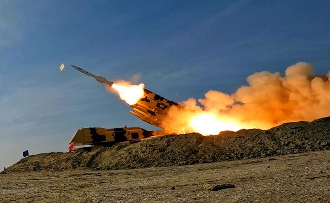 На фото: запуск ракеты в Иране.