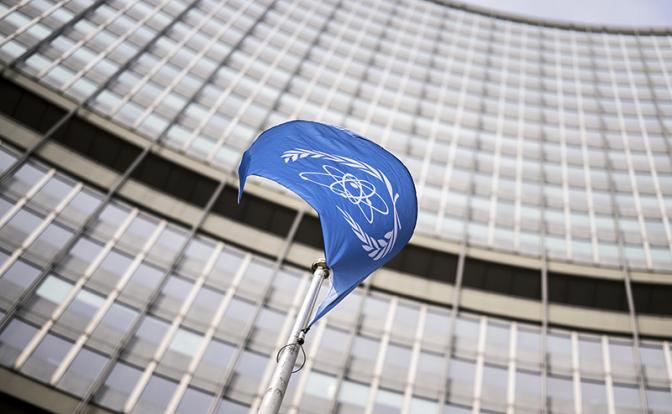 Иранский парламент одобрил приостановку сотрудничества с МАГАТЭ