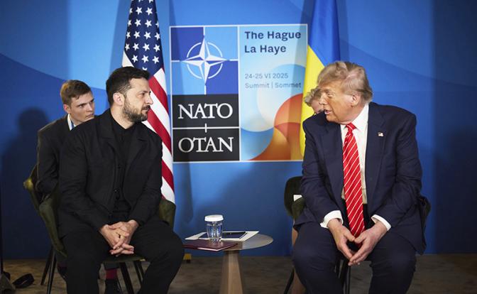 На фото: встреча Владимира Зеленского с Дональдом Трампом в Гааге