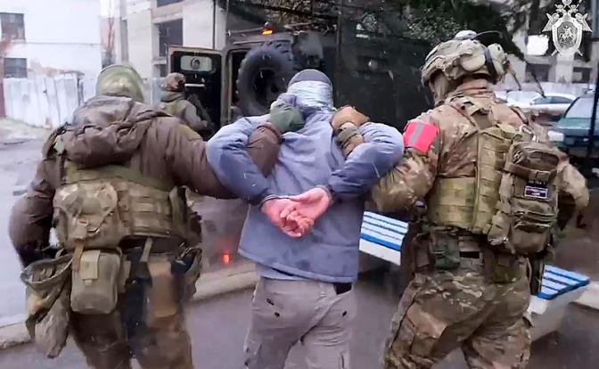 Пора отказаться от каких-то либеральных причуд и «красных флажков», которыми российское руководство себя ограничивает