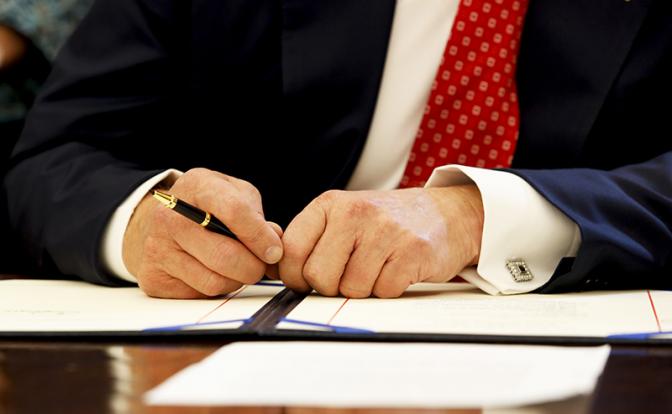 Трамп заявил, что 4 июля начнет рассылать письма о пошлинах десяткам стран