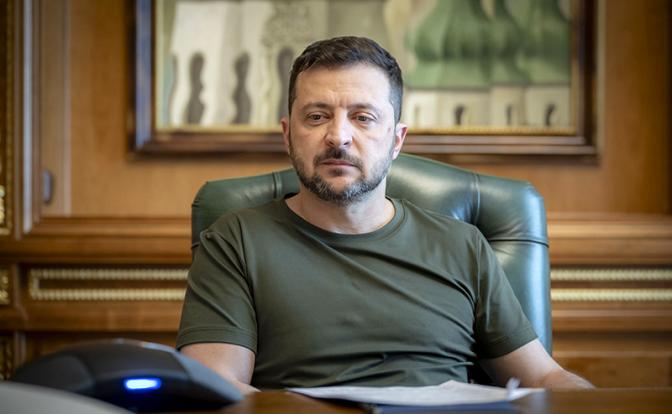 Говорить с просроченным украинским президентом имеет смысл только в зале суда над ним. Например, в Нюрнберге