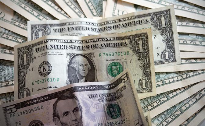 Прогноз курса доллара в июле: чего добьется Минфин продажами валюты и золота?
