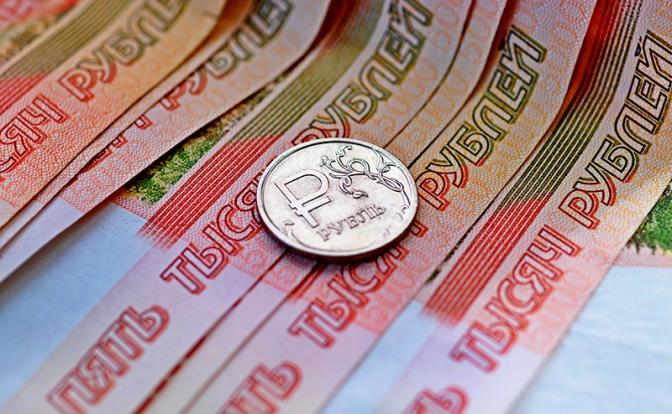 Может быть резко: эксперт пояснила рост курса рубля к доллару