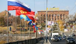 Братья, небратья и хитрые союзники: Российская политика в ближнем зарубежье терпит крах
