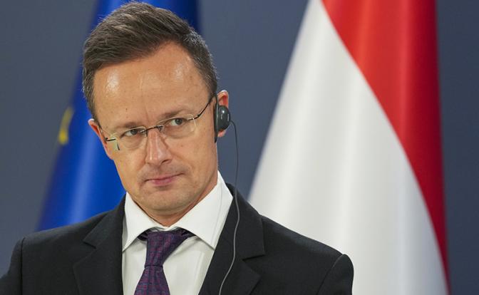 На фото: министр иностранных дел Венгрии Петер Сийярто