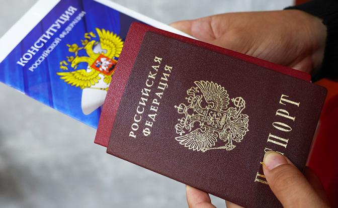 «Партбилет на стол!» – проехали. Теперь положат паспорт