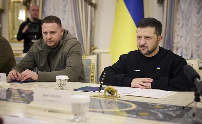 Западу надоел вездесущий глава ОП, к тому же, кто-то должен ответить за скандал с НАБУ